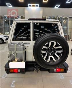 تويوتا لاند كروزر 76